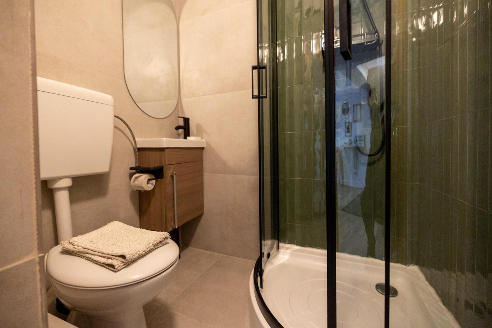 Cozy Studio Retreat - Quiet, Premium Stay Timisoara Ngoại thất bức ảnh