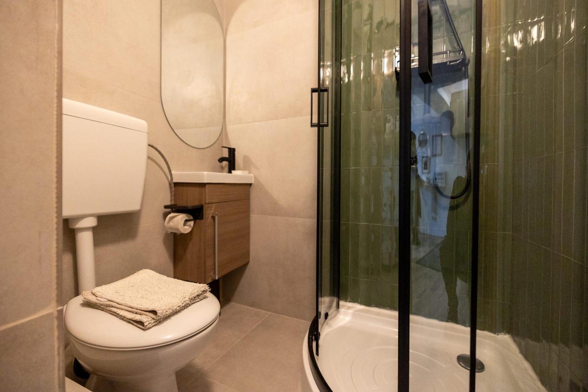 Cozy Studio Retreat - Quiet, Premium Stay Timisoara Ngoại thất bức ảnh