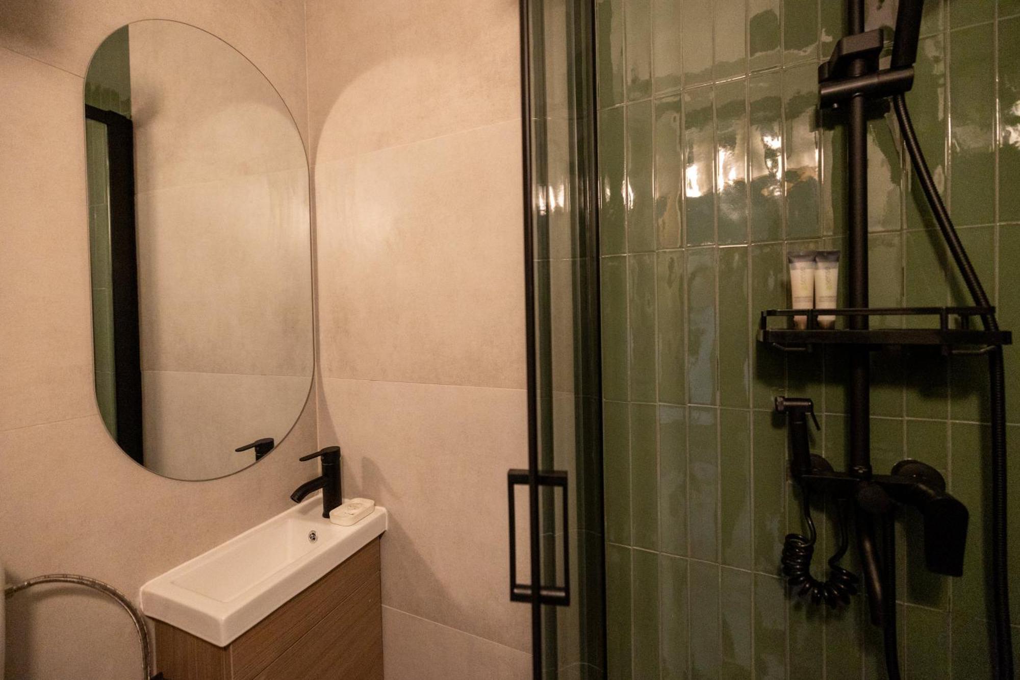 Cozy Studio Retreat - Quiet, Premium Stay Timisoara Ngoại thất bức ảnh